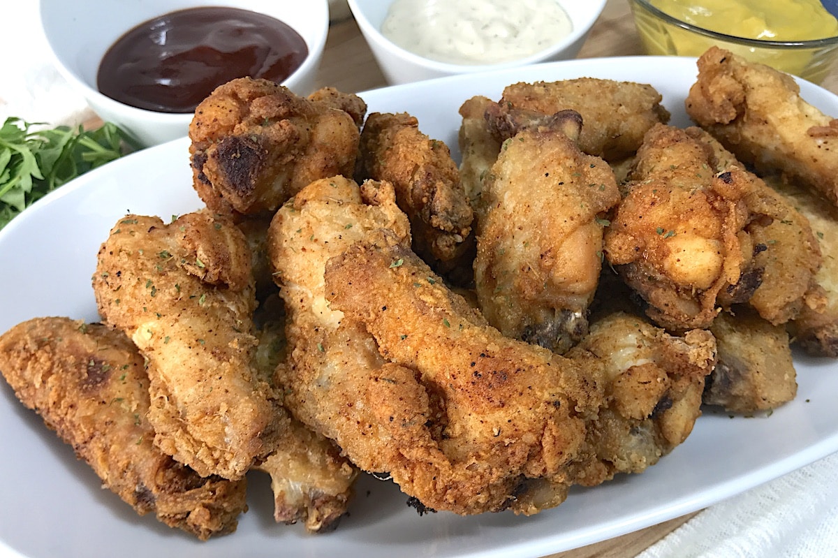 Alitas de Pollo Fritas y Crujientes Alitas de Pollo Fritas y Crujientes