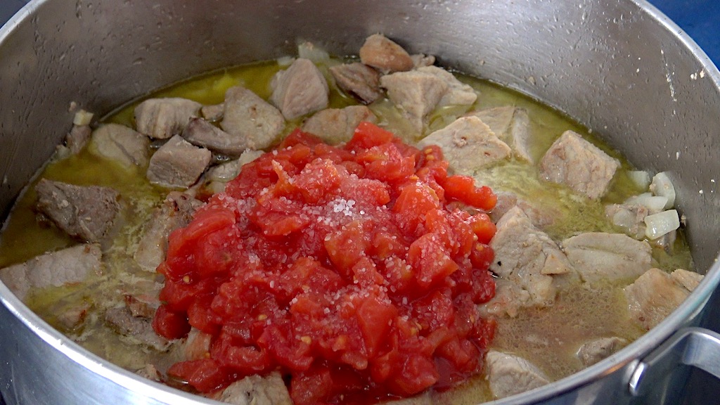 carne con tomate tomate