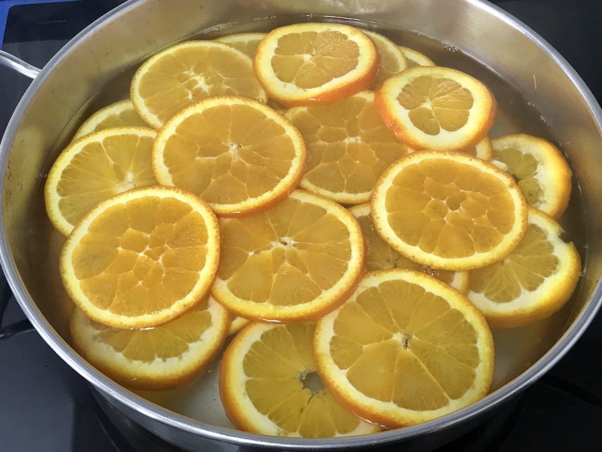 Cociendo naranjas en almibar