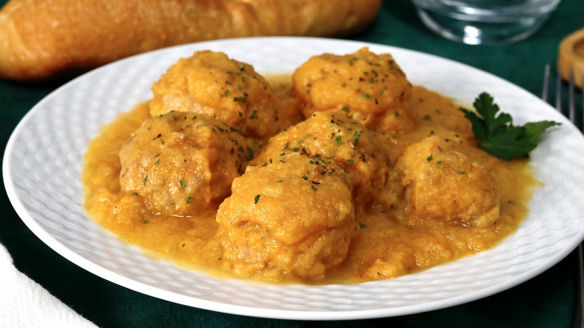 como hacer albondigas en salsa española