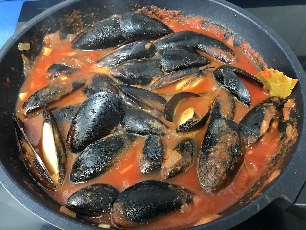 como hacer mejillones en salsa