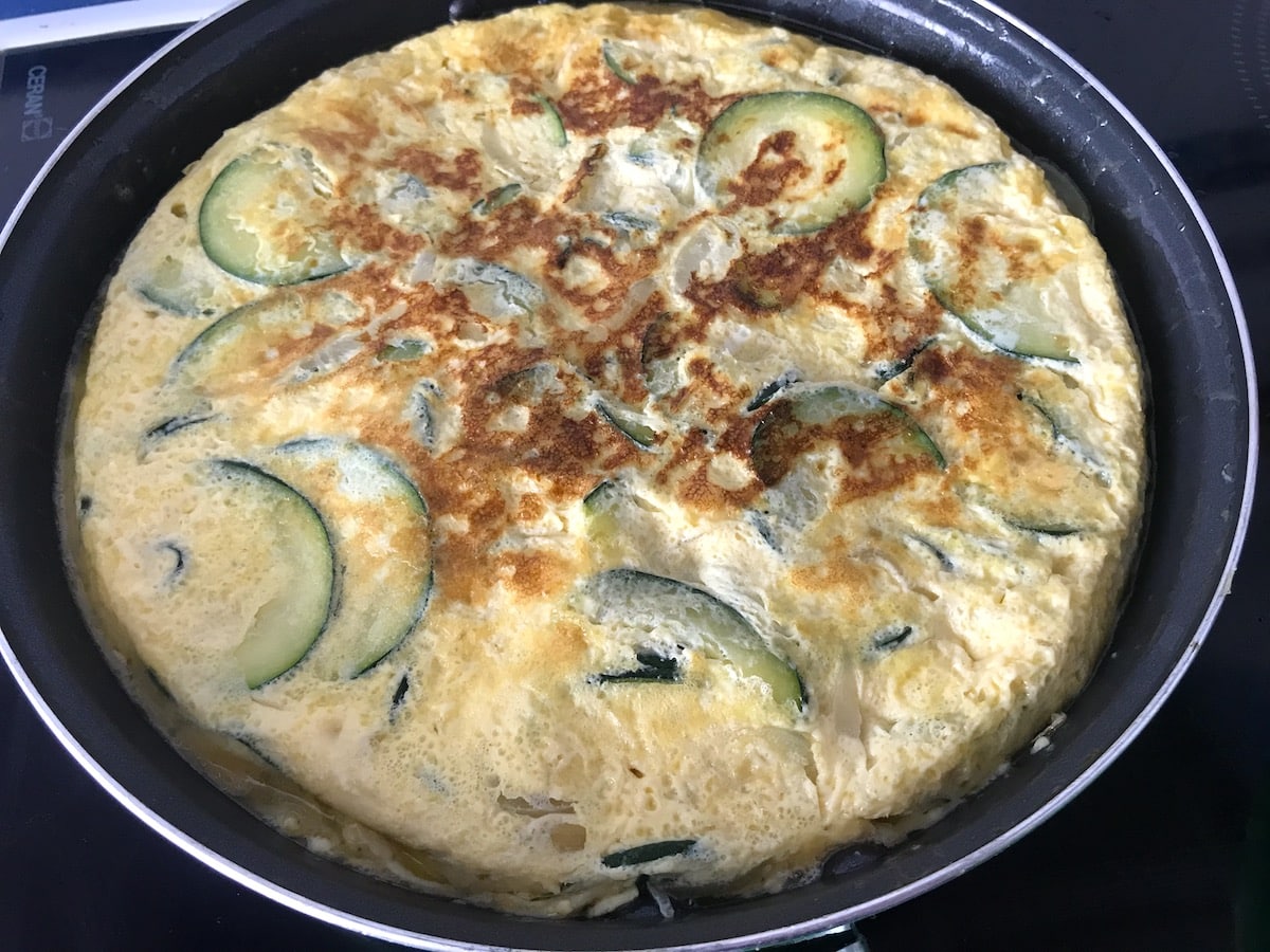 como hacer tortilla de calabacin y cebolla