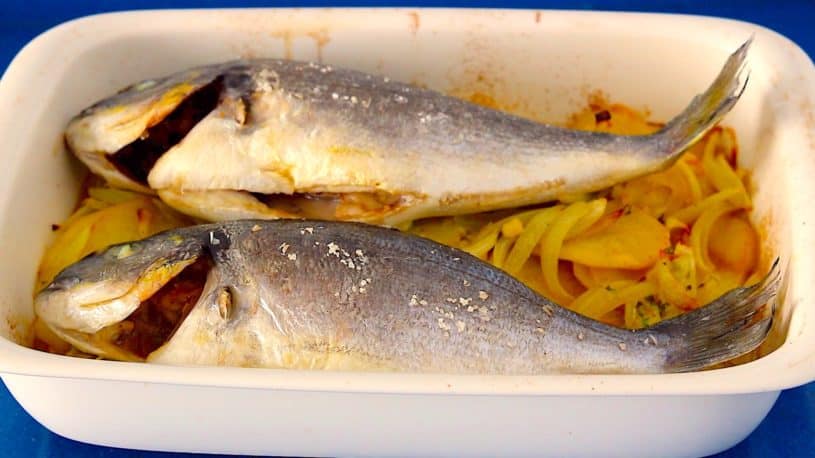 Dorada al Horno con Patatas . Dorada al Horno con Patatas .
