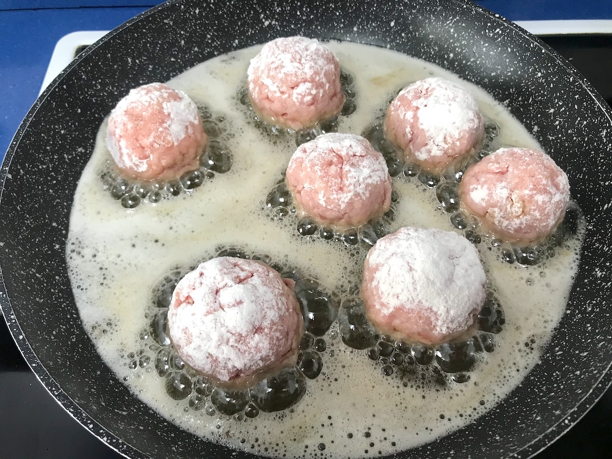 freir masa de albóndigas
