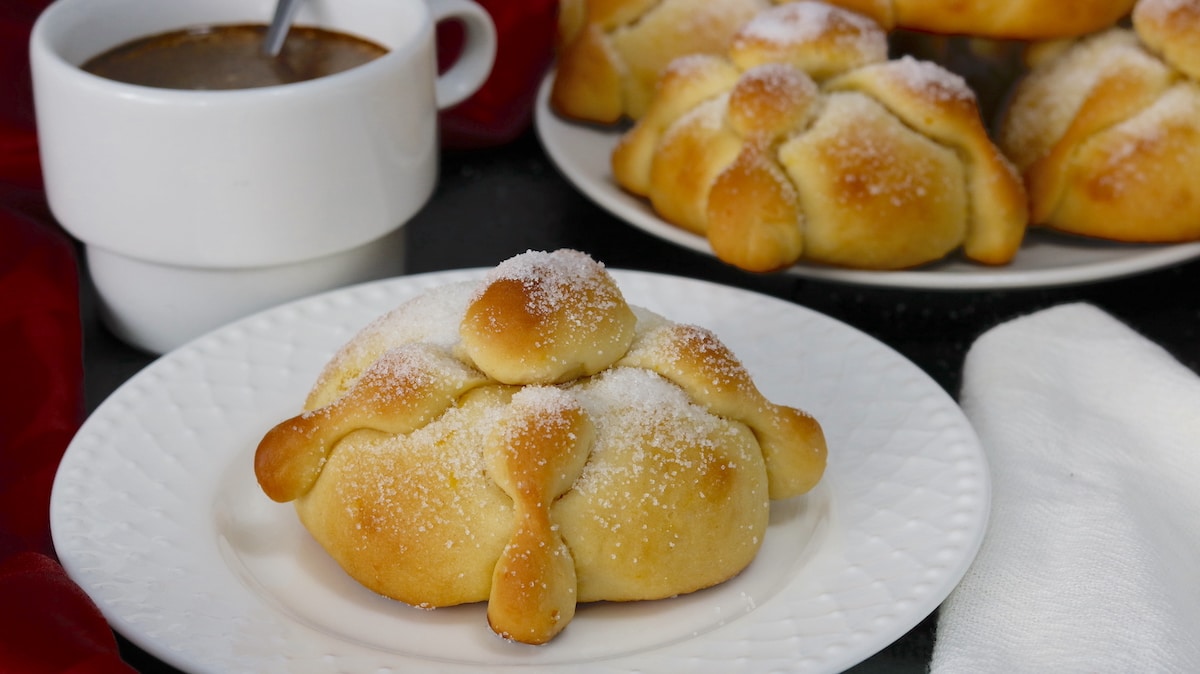 Pan de Muerto. Receta Mexicana. Pan de Muerto. Receta Mexicana.
