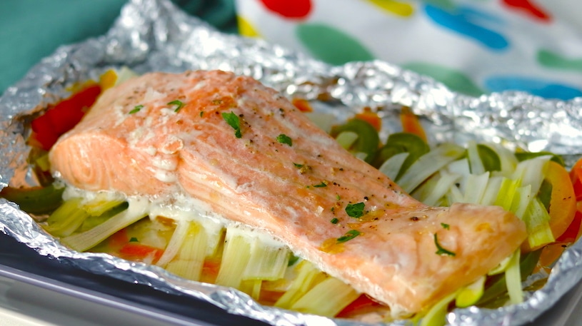 Salmón en Papillote con Verduras Salmón en Papillote con Verduras