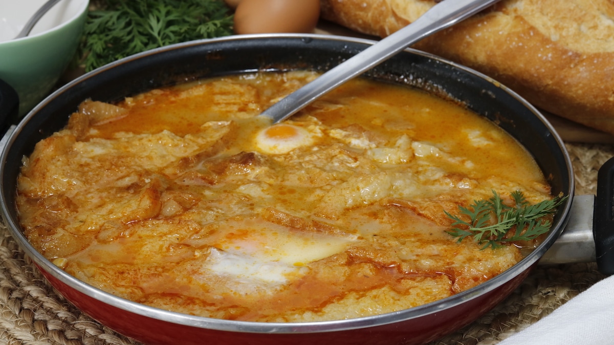 Sopa de Ajo o Sopa Castellana Sopa de Ajo o Sopa Castellana