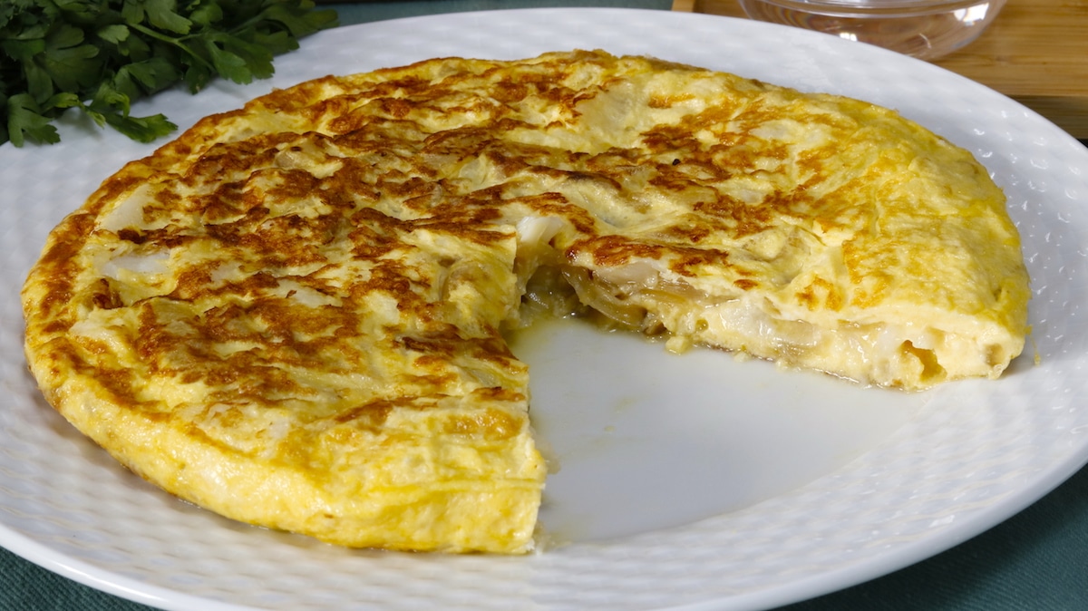 Tortilla de Bacalao con Cebolla Caramelizada Tortilla de Bacalao con Cebolla Caramelizada