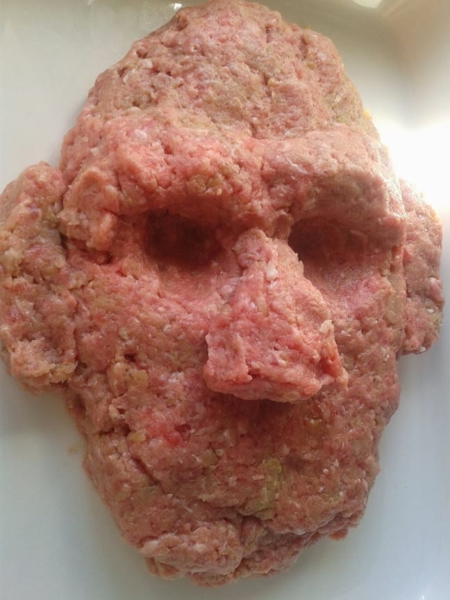 carne picada para cabeza de zombi